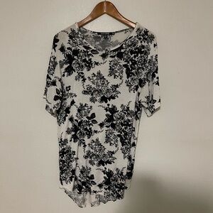 Rut & Circle Cream Short Sleeve Floral Tee